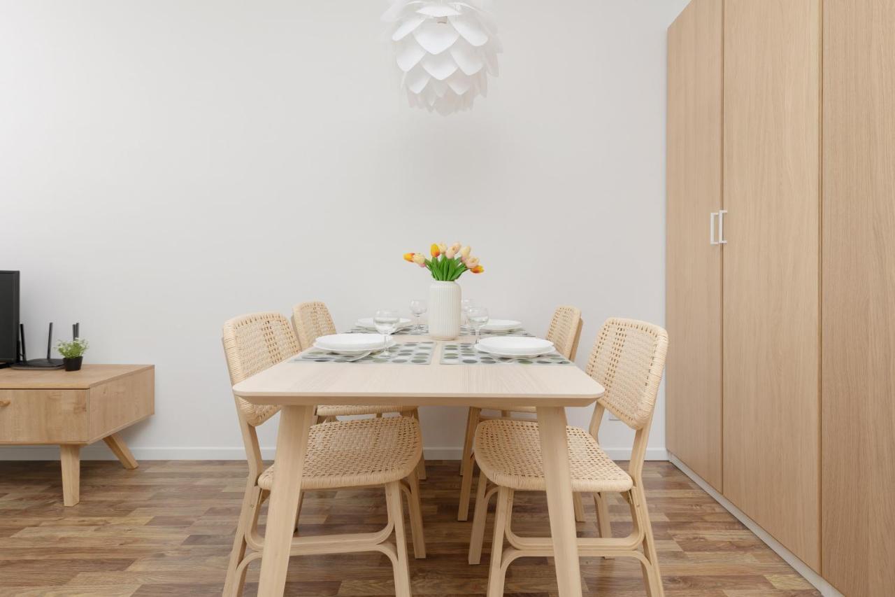 Stacja Wola Apartments With Parking By Noclegi Renters Warsaw Ngoại thất bức ảnh
