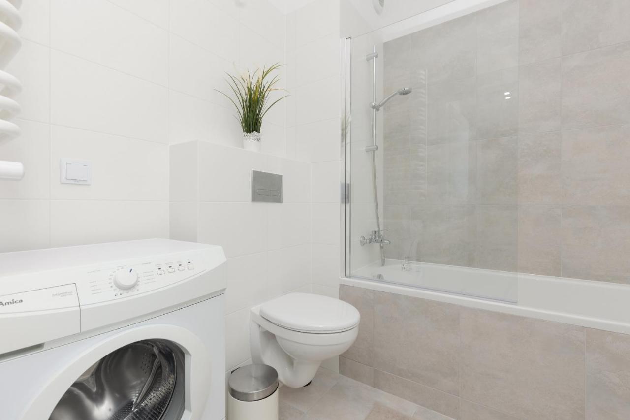 Stacja Wola Apartments With Parking By Noclegi Renters Warsaw Ngoại thất bức ảnh