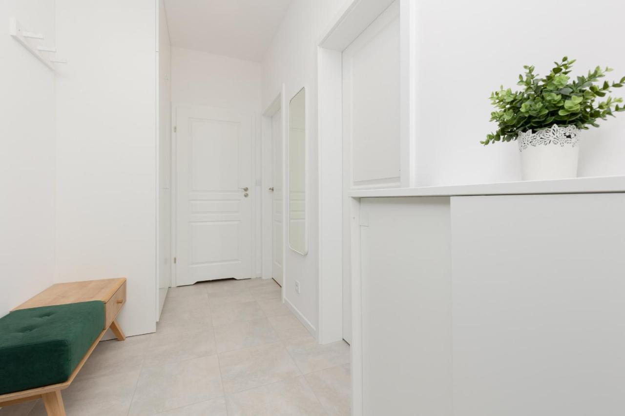 Stacja Wola Apartments With Parking By Noclegi Renters Warsaw Ngoại thất bức ảnh