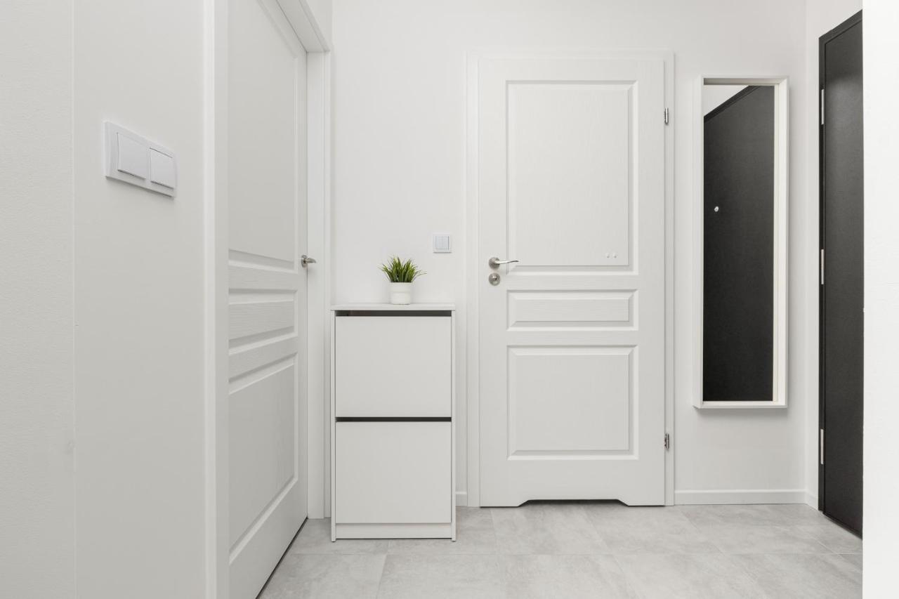 Stacja Wola Apartments With Parking By Noclegi Renters Warsaw Ngoại thất bức ảnh